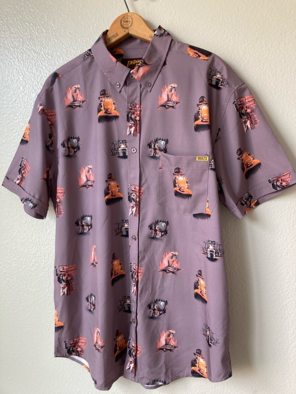 RSVLTS Indiana Jones Boulders, Snakes, and Idols Kunuflex Button Up Shirt sz L - Picture 2 of 10